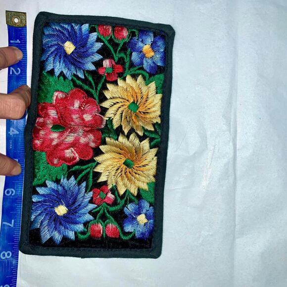 VINTAGE NINETIES NEW EMBROIDERED WALLET - Picture 4 of 4